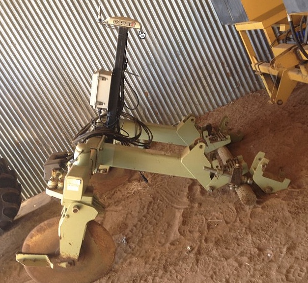 Orthman Steerable tracking system with RTK Trimble auto steer